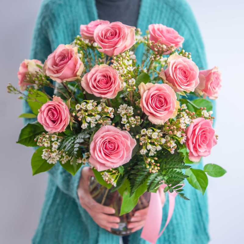 long stem roses, vase, Valentine's Day